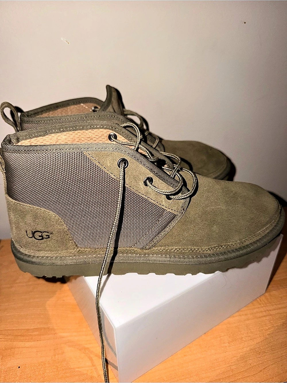 UGG Neumel Boot Chukka Boots in Green Like New